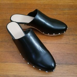 Zara Clogs in a size 42, Black